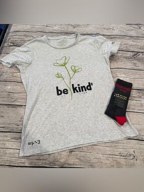 Two Blind Brothers Be Kind Graphic Tee 3X and Grey/Red Socks OS